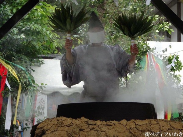 いわき市常磐の金刀比羅神社(こんぴらさま)の湯立(くがたち)神事2