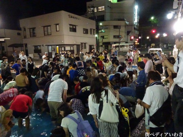 いわき市湯本の金魚つかみ大会2