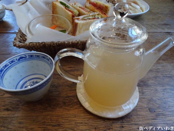 福島県いわき市のカフェ・喫茶店のMOMOcafe(モモカフェ)と猫18