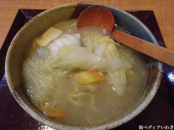 福島県いわき市内郷のラーメン店「東風」の白菜ラーメン2