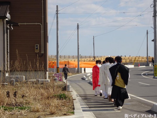 福島県いわき市久之浜・大久地区で東日本大地震の追悼花供養1