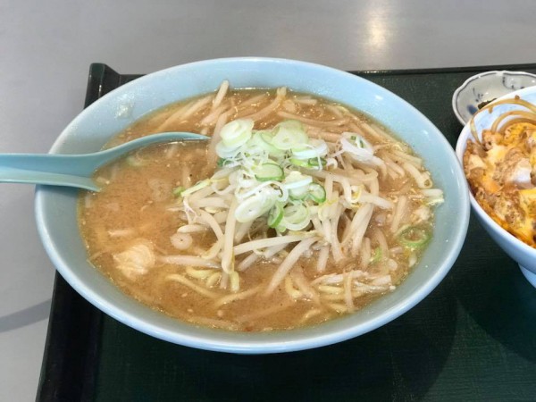 いわき市小名浜のサッポロラーメン玉半どさんこ4